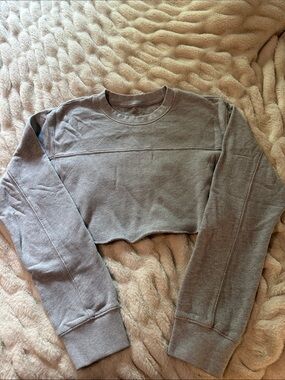 Alo Yoga Cropped Crewneck Sweatshirt in Heather Gray Large